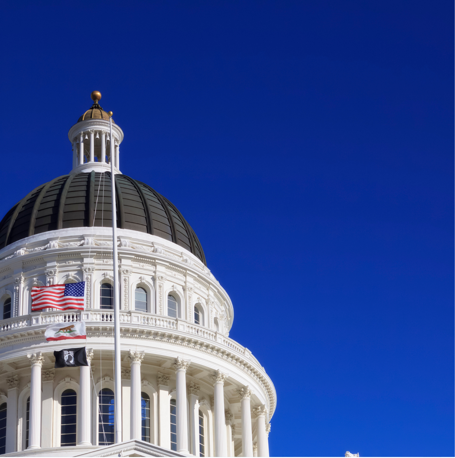 A close up of the dome at the State Capitol in Sacramento with a clear blue sky