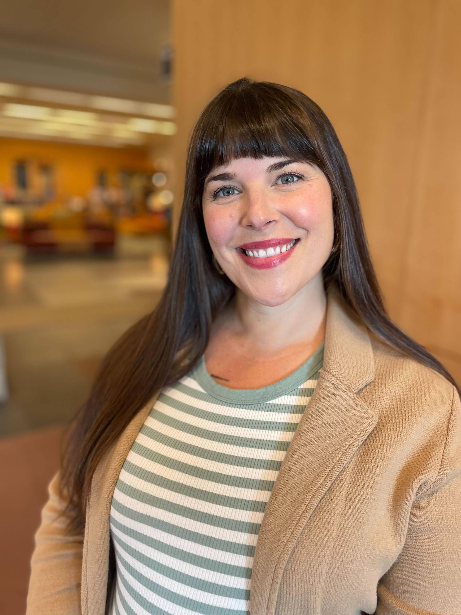 Holly Thompson headshot